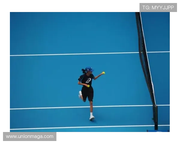 中网赛场上闪耀青春风采网球童中的国际面孔引关注