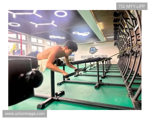 游泳队引进科技训练设备提升转身效率助力运动员突破极限