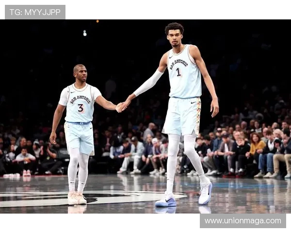 克拉克斯顿全能表现闪耀赛场17分9板7助4帽助球队取得胜利